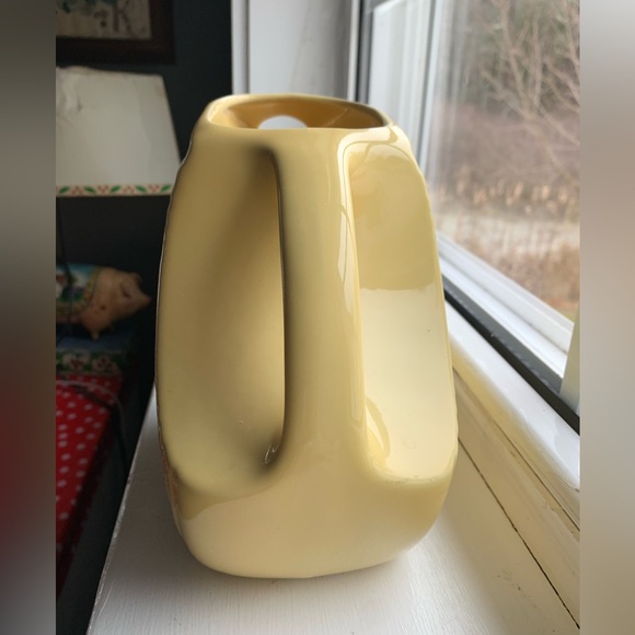 VINTAGE Fiestaware Yellow Pitcher - Picture 6 of 15